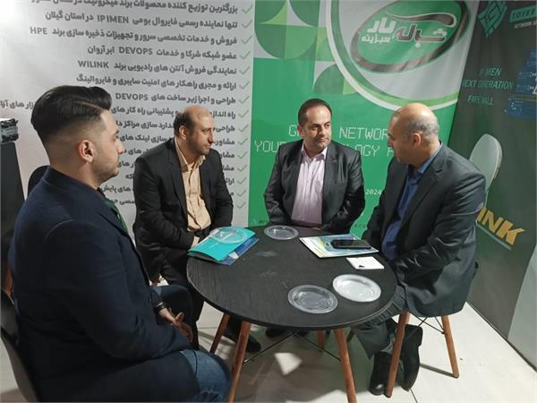 بازدید مدیرکل ارتباطات و فناوری اطلاعات گیلان از غرفه شبکه کار سبزینه در نمایشگاه الکامپ گیلان