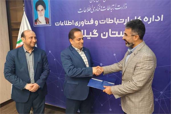 تقدیر از فرزندان شهدا به مناسبت روز بزرگداشت شهدا