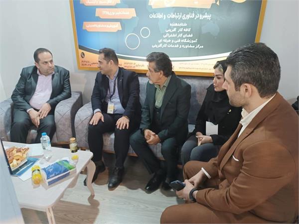 بازدید مدیرکل ارتباطات و فناوری اطلاعات گیلان از غرفه هلدینگ موج افزا در نمایشگاه الکامپ گیلان