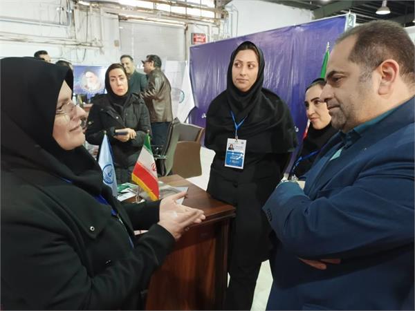 بازدید مدیرکل ارتباطات و فناوری اطلاعات گیلان از غرفه دانشگاه علوم پزشکی در چهاردهمین نمایشگاه الکامپ ۱۴۰۳ گیلان