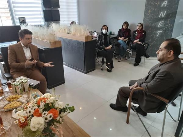 بازدید مدیرکل ارتباطات و فناوری اطلاعات استان گیلان از شرکت دانش‌بنیان گیلانت جوان
