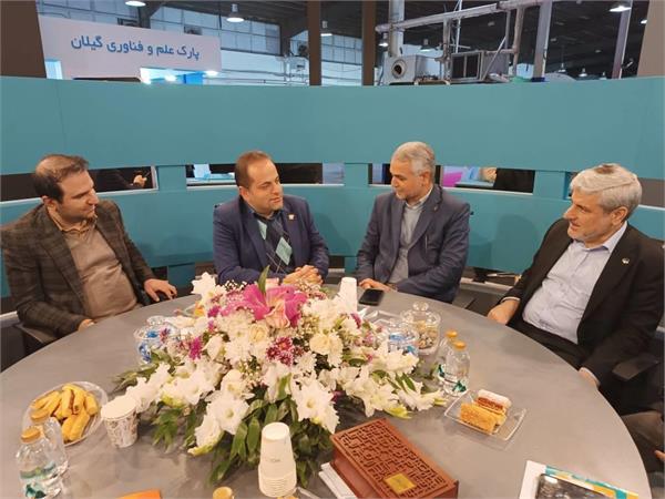 بازدید مدیرکل ارتباطات و فناوری اطلاعات گیلان از غرفه شرکت مخابرات در نمایشگاه الکامپ گیلان