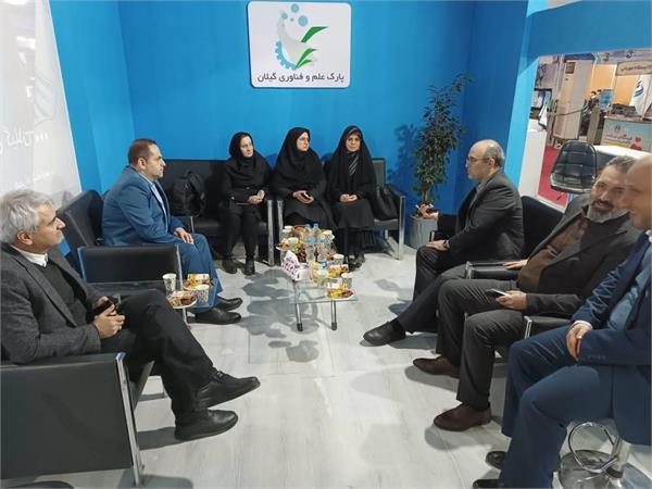 بازدید مدیر کل ارتباطات و فناوری اطلاعات استان گیلان و مدیرکل امور توسعه اقتصاد دیجیتال پارک فناوری اطلاعات و ارتباطات از غرفه پارک علم و فناوری استان در نمایشگاه الکامپ ۱۴۰۳ گیلان